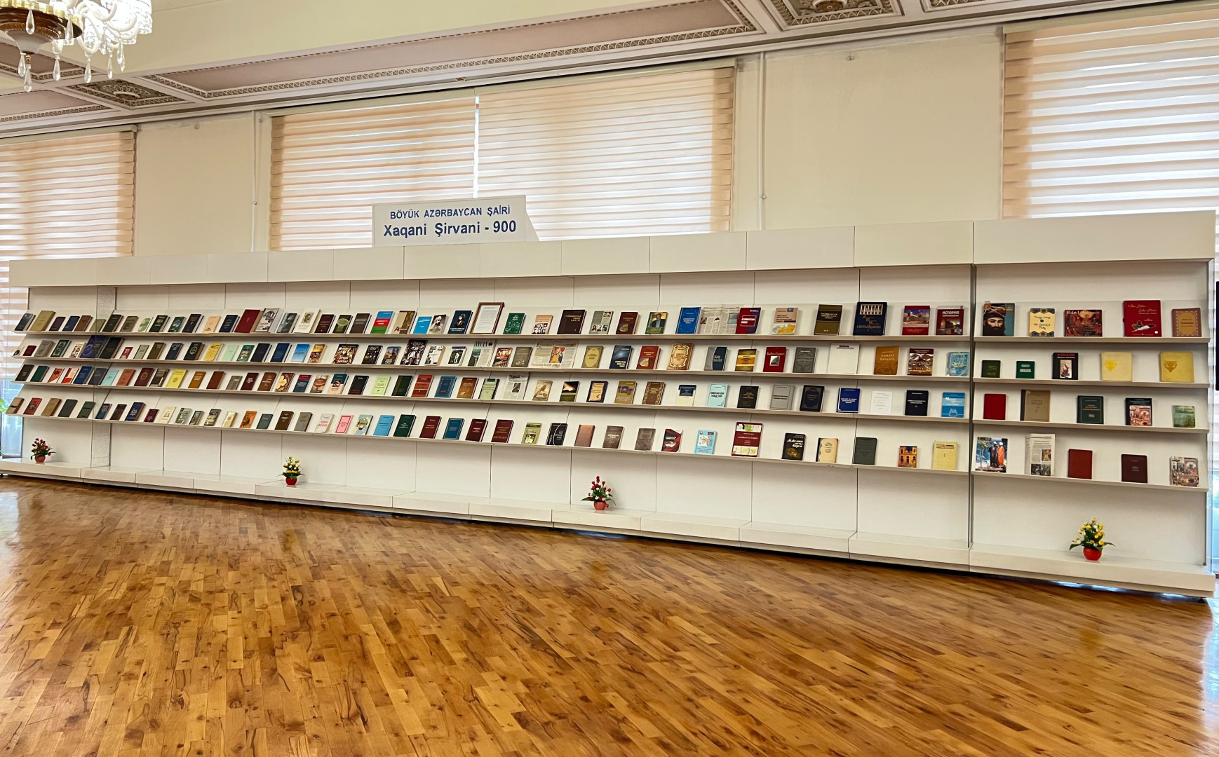 Milli Kitabxanada “Böyük Azərbaycan şairi Əfzələddin Xaqani Şirvani - 900” adlı ənənəvi kitab sərgisi istifadəçilərə təqdim olunub