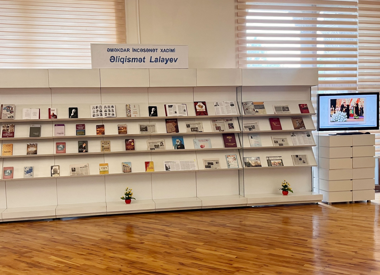 Milli Kitabxanada “Əməkdar incəsənət xadimi Əliqismət Lalayev” adlı ənənəvi və “Əliqismət Lalayev - 70” adlı virtual sərgi istifadəçilərə təqdim olunub