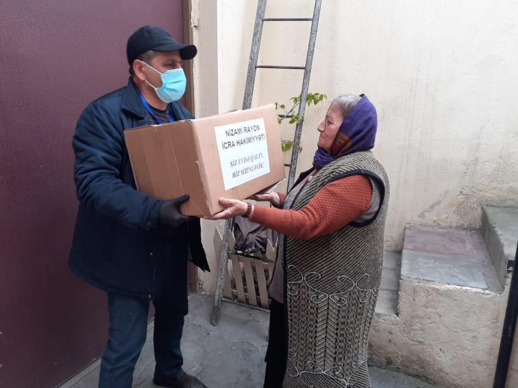 Nizami rayonunda aztəminatlı ailələrə ərzaq yardımının göstərilməsi davam etdirilir