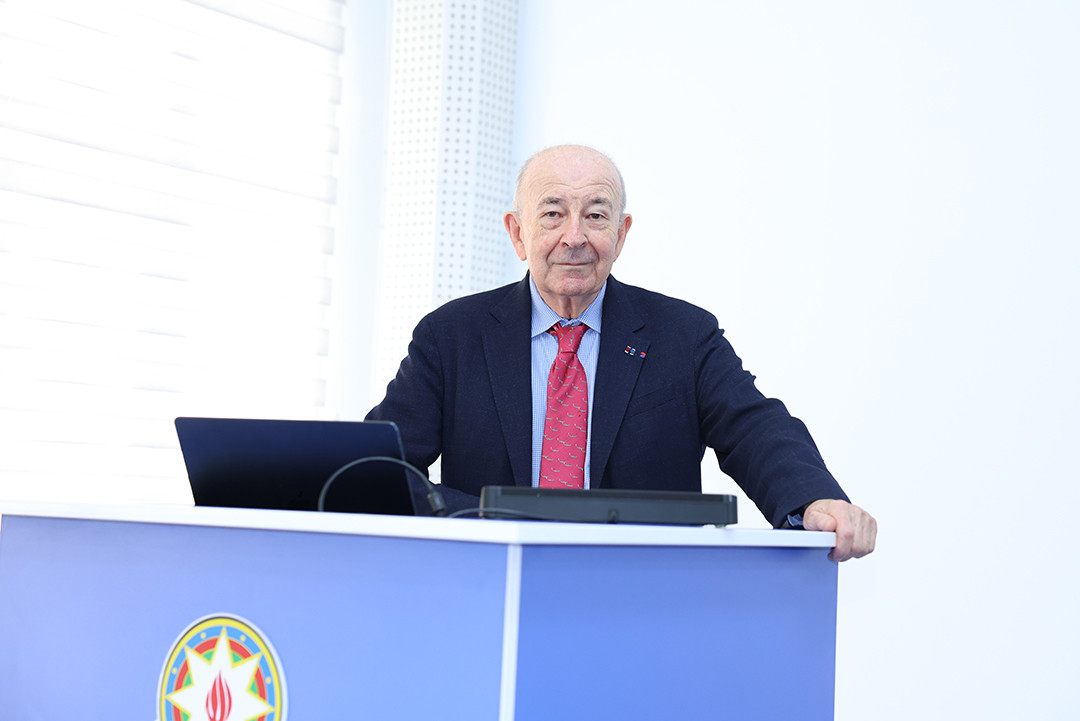 Dünyaşöhrətli alim Erol Qelenbe İnformasiya Texnologiyaları İnstitutunun elmi seminarında məruzə edib