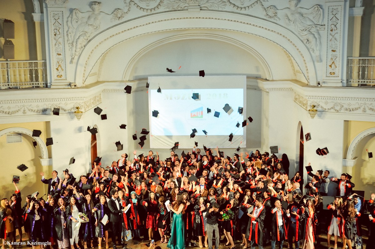 Qərbi Kaspi Universitetində təntənəli məzun günü