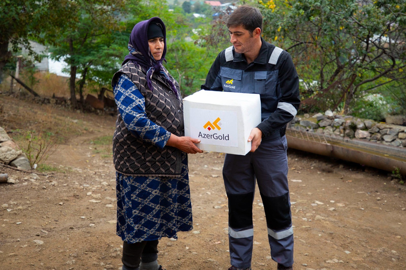 “AzerGold” QSC Daşkəsən rayonunda şəhid ailələrini ziyarət edib