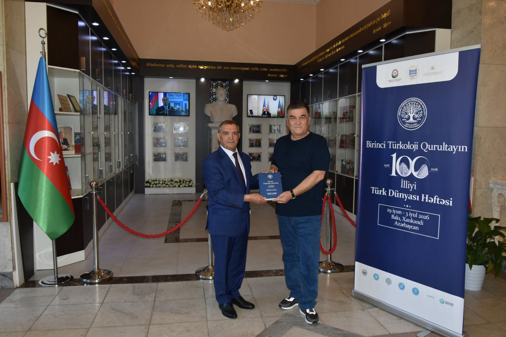 Özbəkistan Milli Universitetinin professoru Hamidulla Boltaboyev və Əlişir Nəvai adına Özbək Dili və Ədəbiyyatı İnstitutunun prorektoru, professor İnomjon Azimov Milli Kitabxananın qonağı olub