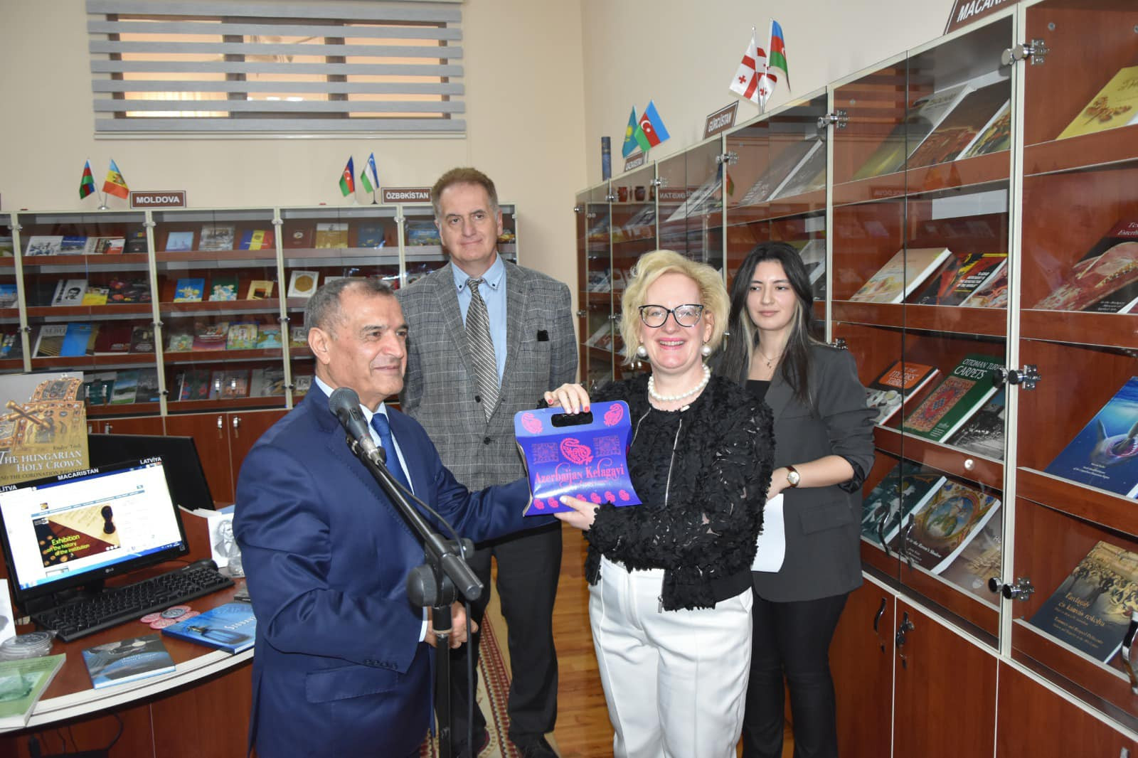 Milli Kitabxanada "Macarıstan ədəbiyyatı guşəsi"nin açılış mərasimi keçirilib