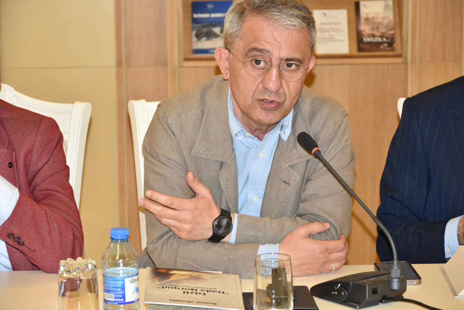 Milli Kitabxanada Xalq yazıçısı, akademik Kamal Abdullanın “Gizli “Dədə Qorqud” yeni mənalar axtarışında” kitabının müzakirəsi və təqdimat mərasimi keçirilib