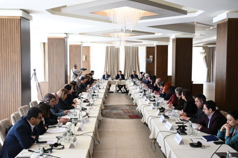 “Sülh Körpüsü” təşəbbüsünün iştirakçıları Qəbələdə Hikmət Hacıyev ilə görüşüblər