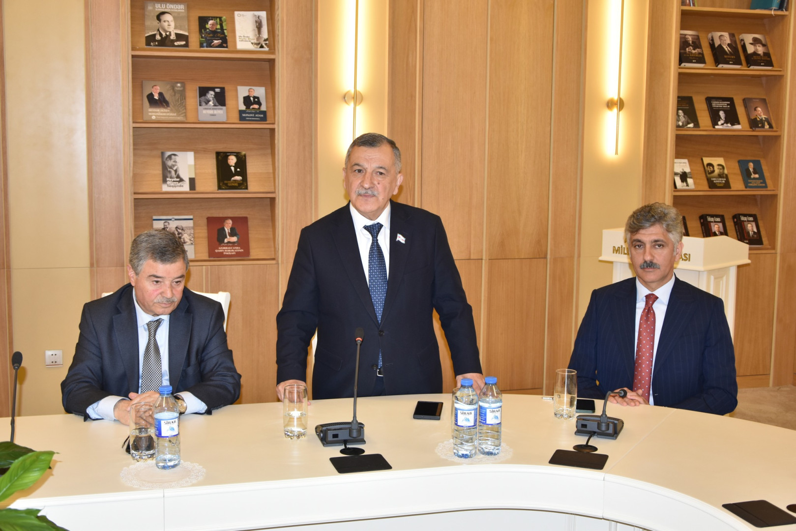 Milli Kitabxanada Ümummilli Lider Heydər Əliyevin anadan olmasının 103 illiyi ilə əlaqədar Azərbaycan Respublikası Mədəniyyət Nazirliyi ilə birgə “Tarixdə iz, xatirələrdə işıq” mövzusunda tədbir keçirilib