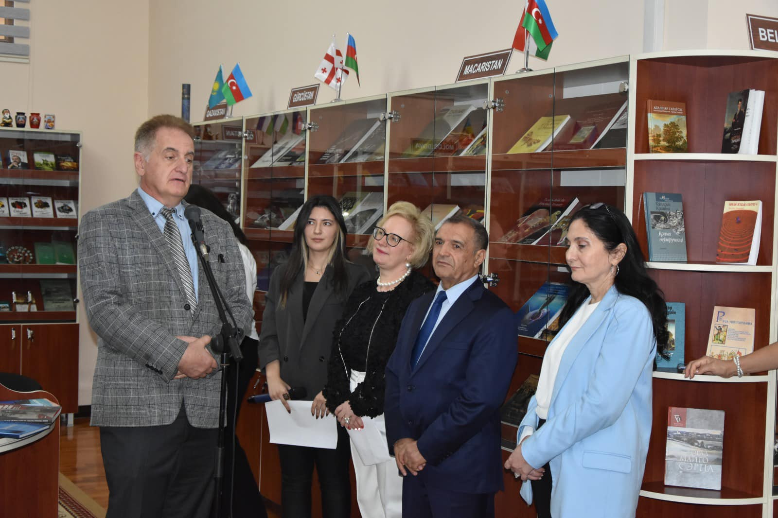 Milli Kitabxanada "Macarıstan ədəbiyyatı guşəsi"nin açılış mərasimi keçirilib