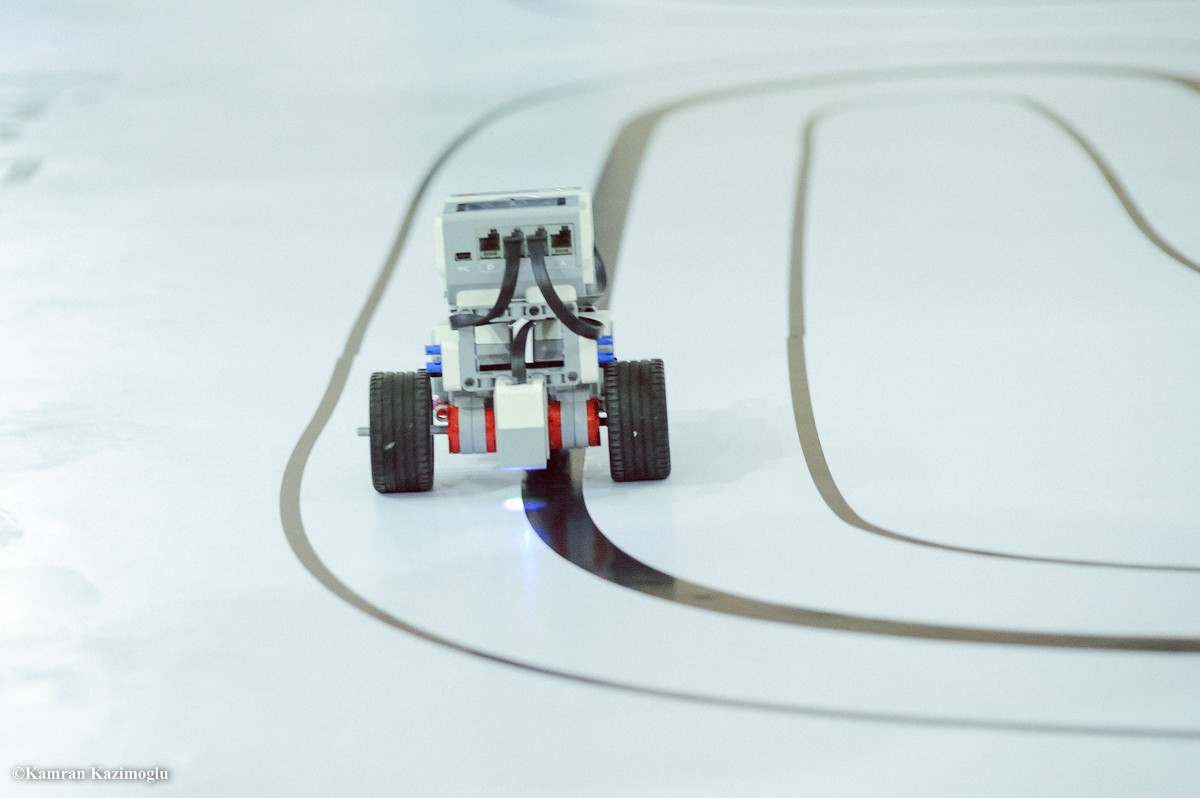 Qərbi Kaspi Universitetində robotlar yarışıb