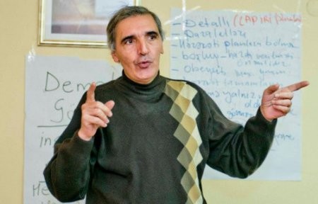 “Deputatları da attestasiyadan keçirsinlər”