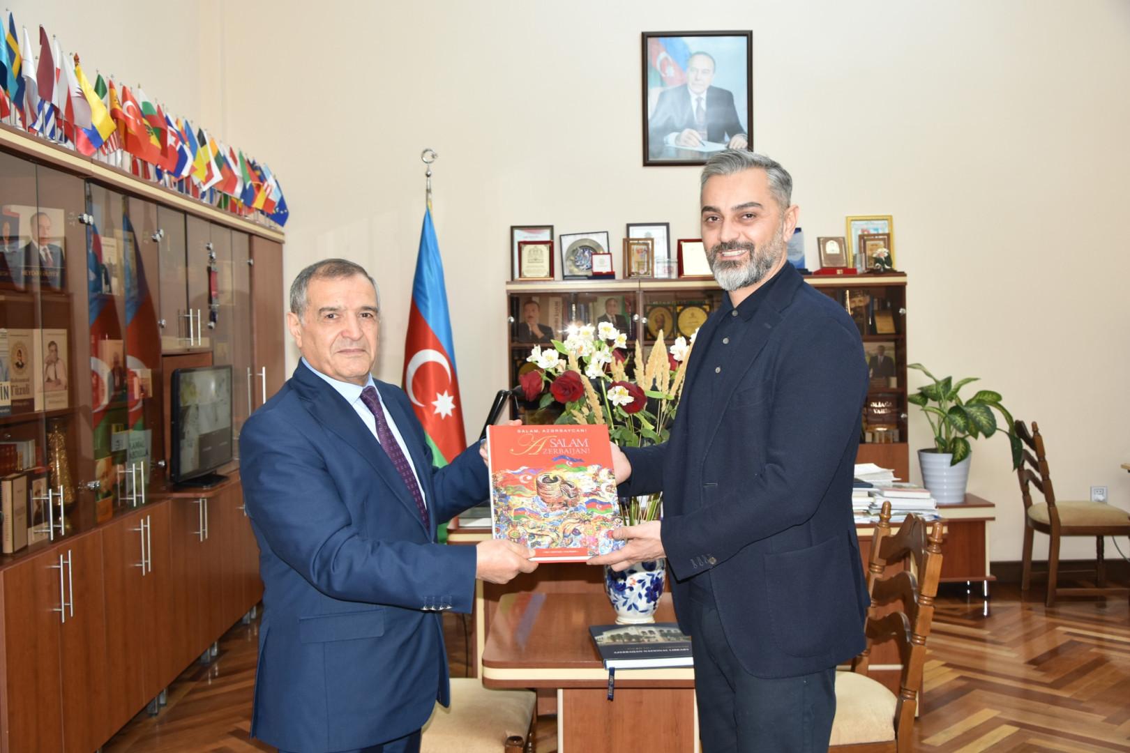 Albaniya Respublikasının Azərbaycandakı fövqəladə və səlahiyyətli səfiri Besart Kadia və Albaniya Respublikası səfirliyinin diplomatı Dr. Dorian Koçi Milli Kitabxananın qonağı olub