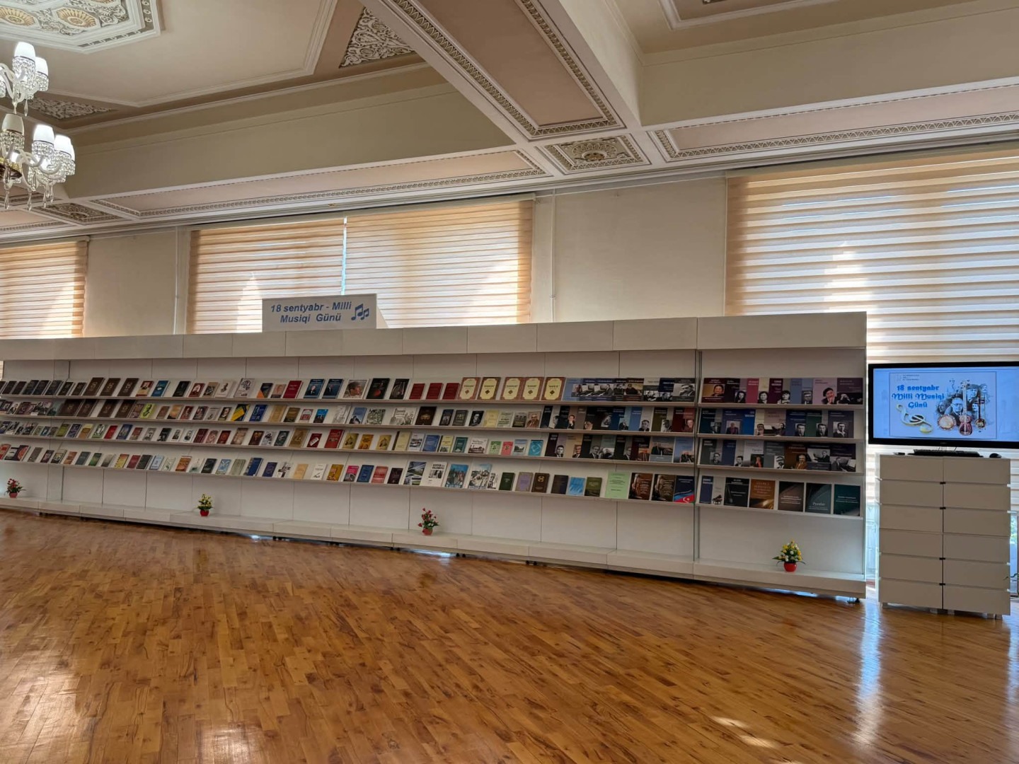 Milli Kitabxanada “18 sentyabr – Milli Musiqi Günü” adlı virtual və eyniadlı ənənəvi kitab sərgisi istifadəçilərə təqdim olunub