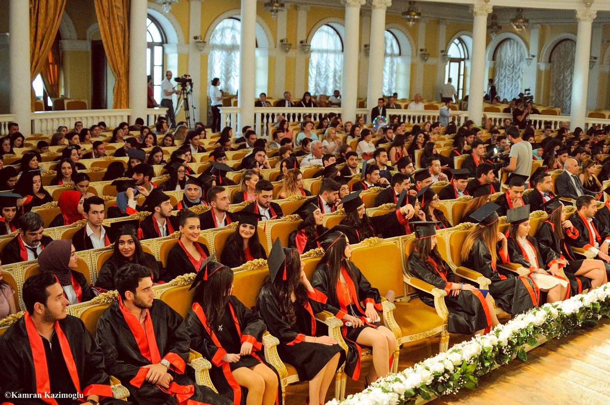 Qərbi Kaspi Universitetində təntənəli məzun günü