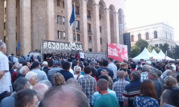 Tbilisidə yenidən kütləvi etirazlar başladı