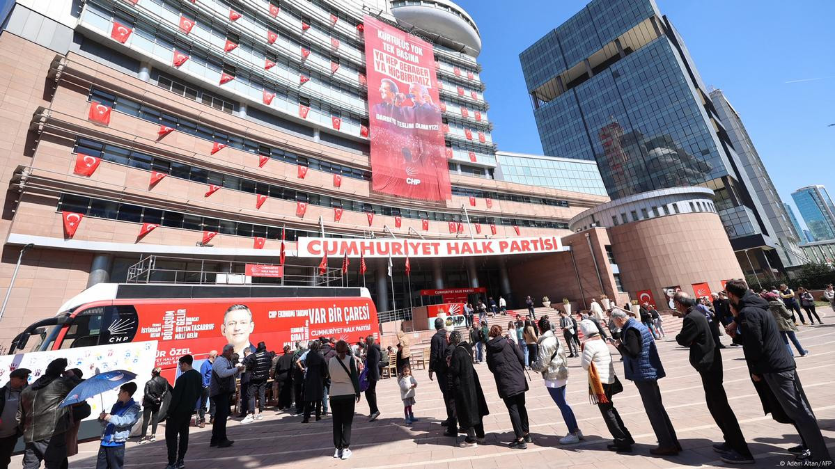CHP qurultaylarının ləğvi ilə bağlı məhkəmə başladı – Vəkil ləğv olunmasını tələb edir