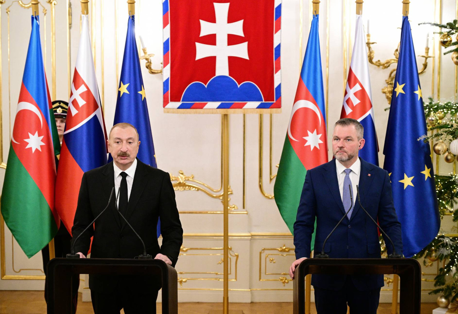 Azərbaycan və Slovakiya prezidentləri mətbuata bəyanatlarla çıxış ediblər -
