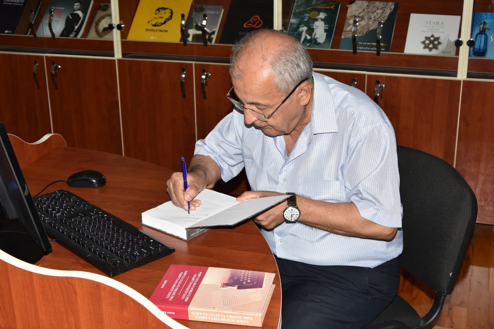 Özbəkistan Milli Universitetinin professoru Hamidulla Boltaboyev və Əlişir Nəvai adına Özbək Dili və Ədəbiyyatı İnstitutunun prorektoru, professor İnomjon Azimov Milli Kitabxananın qonağı olub