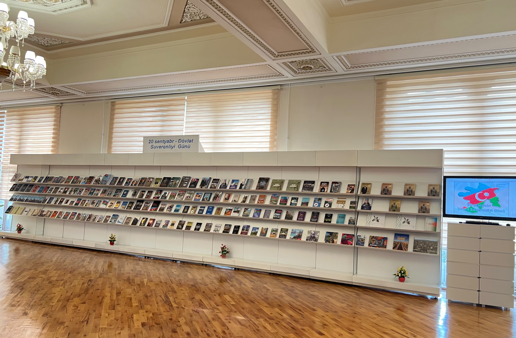Milli Kitabxanada “20 sentyabr – Dövlət Suverenliyi Günü” adlı virtual və eyniadlı ənənəvi kitab sərgisi istifadəçilərə təqdim olunub