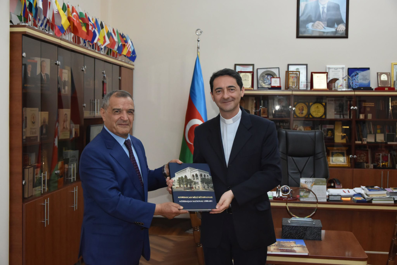 Baş yepiskop Giovanni Cesare Pagazzinin rəhbərlik etdiyi Vatikan Apostol Arxivi və Vatikan Apostol Kitabxanasının rəsmi nümayəndə heyəti Azərbaycan Milli Kitabxanasının qonağı olub