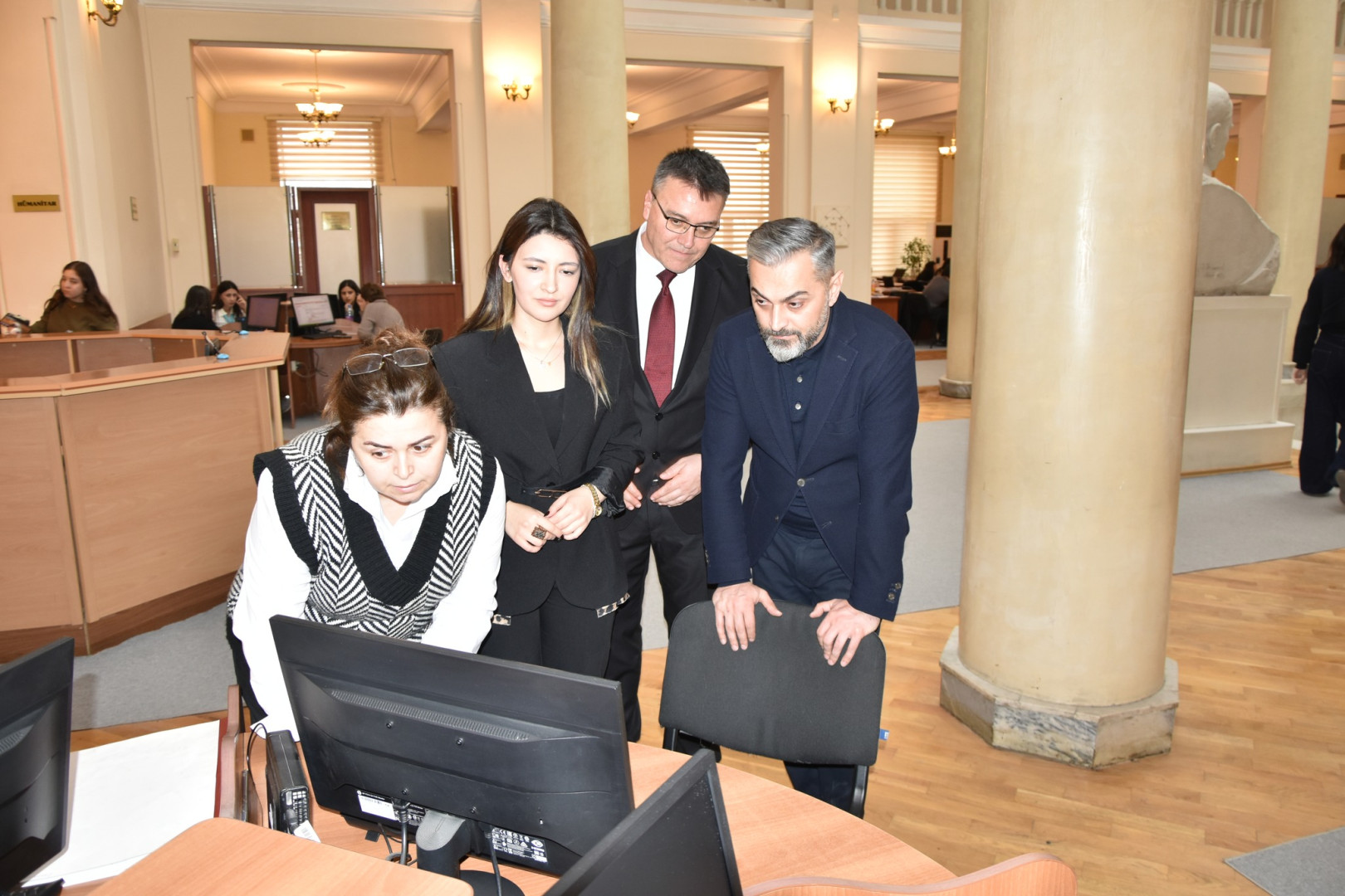 Albaniya Respublikasının Azərbaycandakı fövqəladə və səlahiyyətli səfiri Besart Kadia və Albaniya Respublikası səfirliyinin diplomatı Dr. Dorian Koçi Milli Kitabxananın qonağı olub