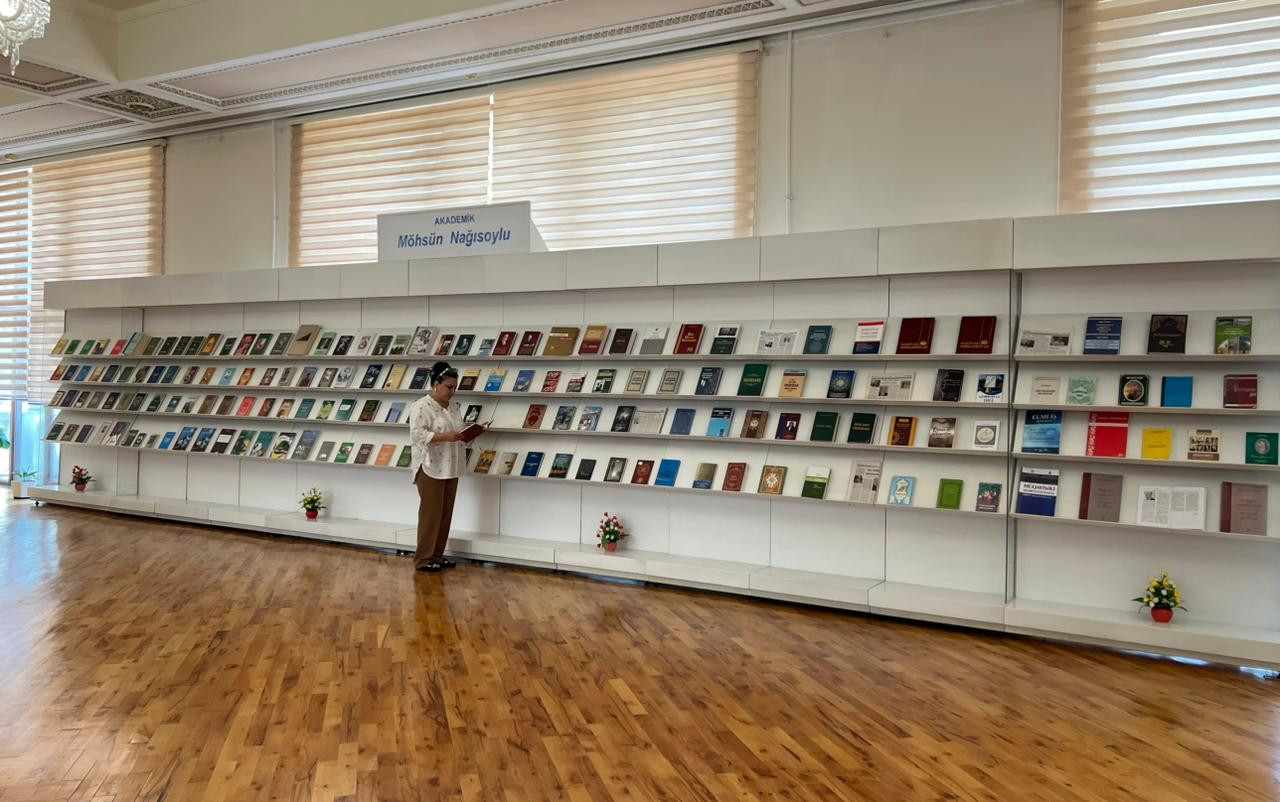 Milli Kitabxanada “Akademik Möhsün Nağısoylu” adlı ənənəvi kitab sərgisi istifadəçilərə təqdim olunub