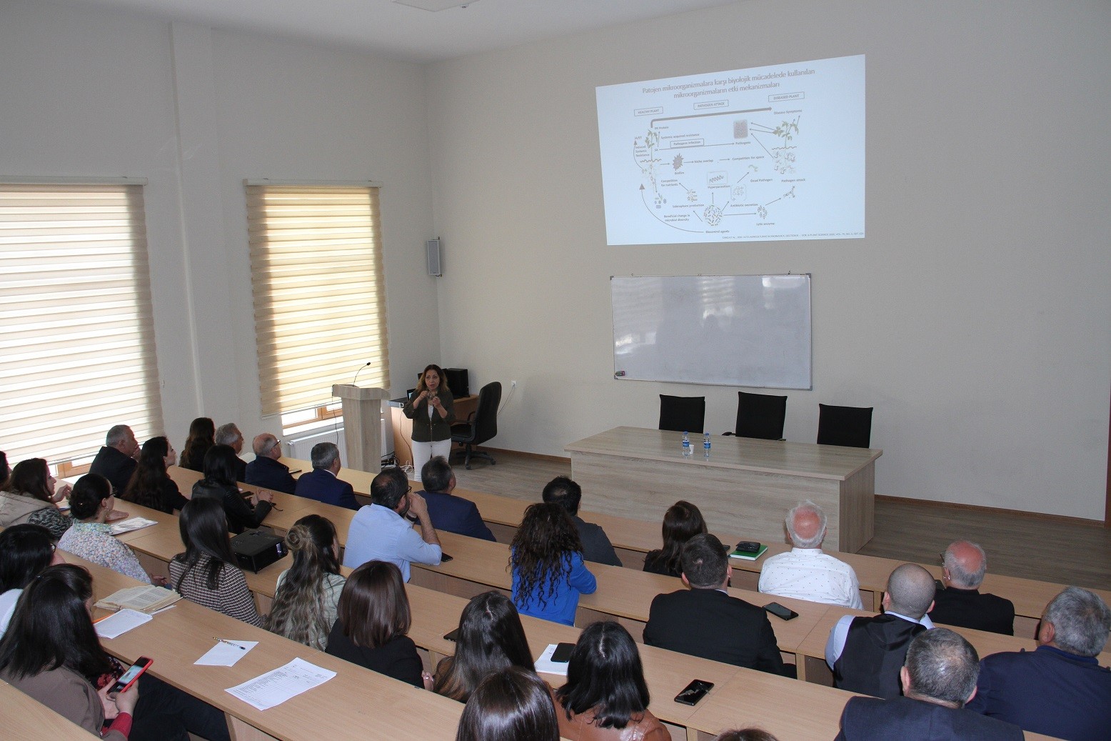 Türkiyəli professor “Bitki xəstəlikləri ilə bioloji mübarizədə yeni yanaşmalar” mövzusunda seminar söyləyib