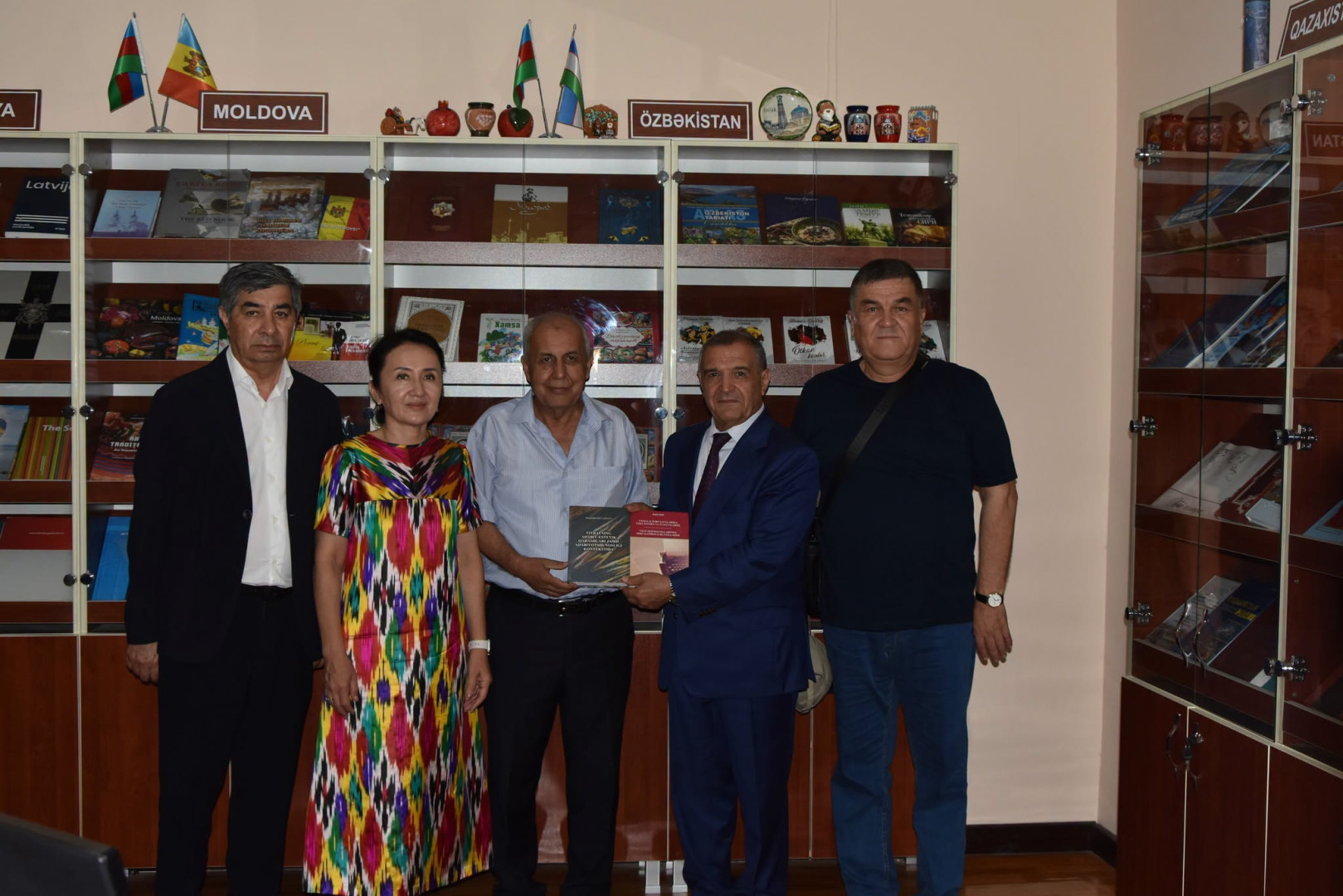 Özbəkistan Milli Universitetinin professoru Hamidulla Boltaboyev və Əlişir Nəvai adına Özbək Dili və Ədəbiyyatı İnstitutunun prorektoru, professor İnomjon Azimov Milli Kitabxananın qonağı olub
