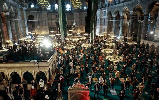 Ayasofyada 87 il sonra bayram namazı qılındı