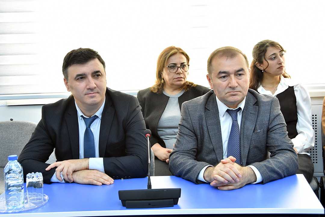 Çikaqo Universitetinin professoru ilə rəqəmsal tibb problemləri müzakirə olunub