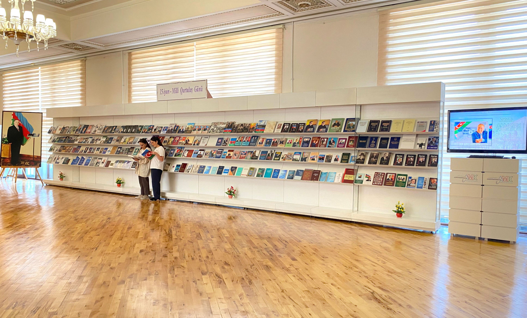 Milli Kitabxanada “15 iyun - Milli Qurtuluş Günü” adlı virtual sərgi və eyniadlı ənənəvi kitab sərgisi istifadəçilərə təqdim olunub