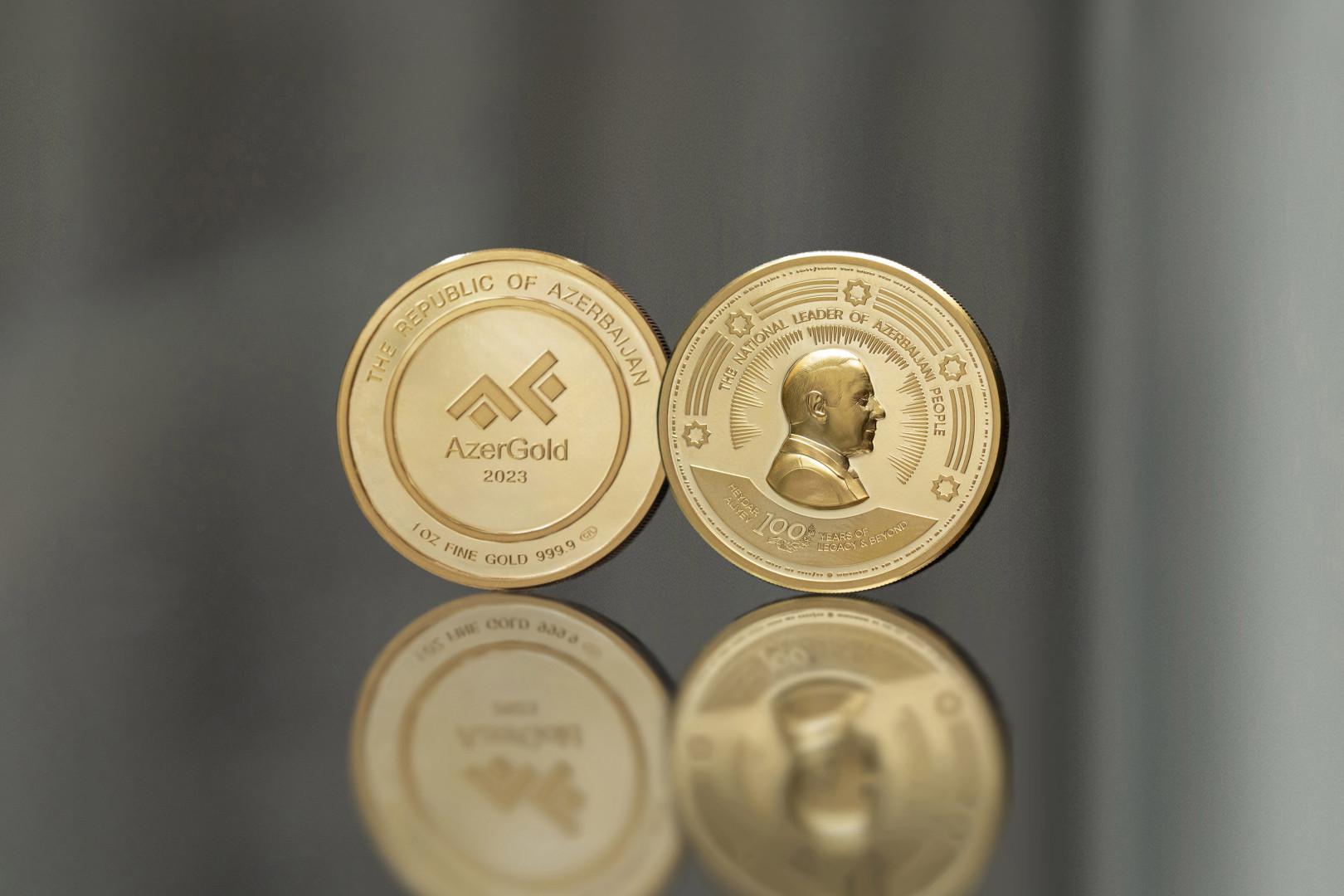 ЗАО «AzerGold» представило золотую монету, посвященную 100-летию Великого Лидера Гейдара Алиева
