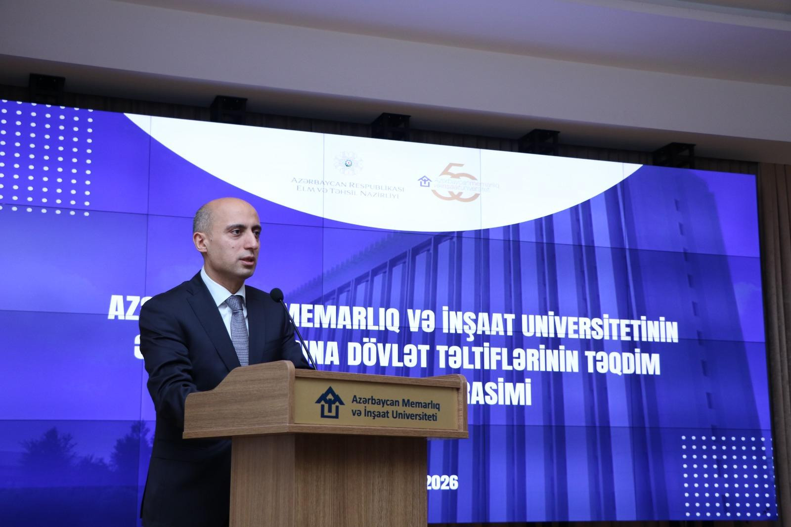 AzMİU-nun 50 illik yubileyi münasibətilə universitet əməkdaşlarına mükafat təqdim edilib-