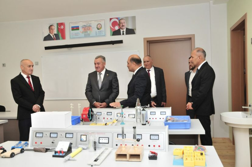 15 sentyabr - Bilik günü ilə əlaqədar Abşeron rayonunda silsilə tədbirlər keçirilib, yeni məktəblərin açılışları olub