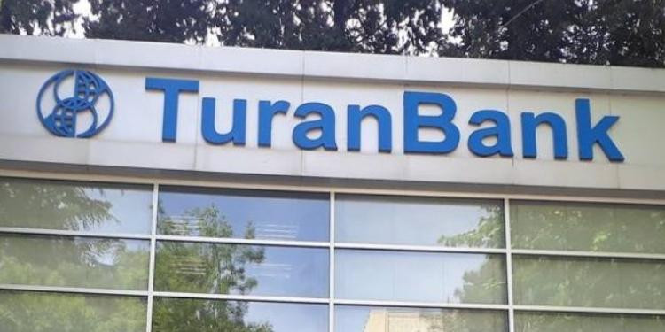 Vətəndaşlar pullarını bu bankdan geri çəkir