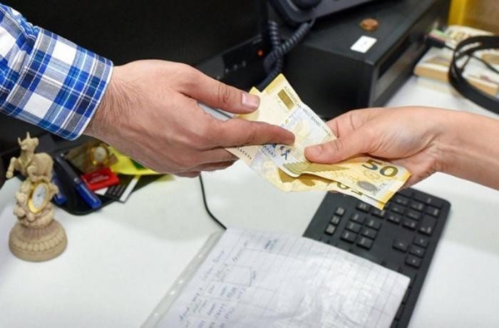 Poliklinikanın həkimi 26 hərbçidən pul alıb