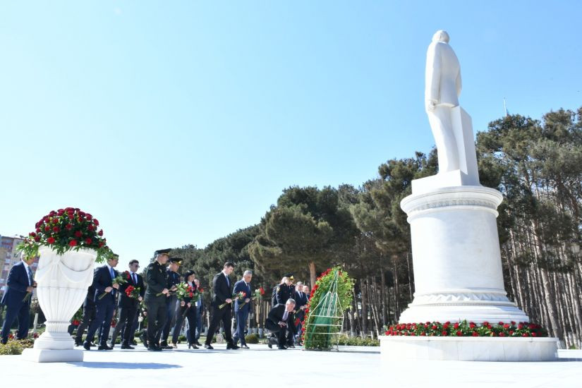 Ümummilli Lider Heydər Əliyevin anadan olmasının 103-cü ildönümü Abşeron rayonunda qeyd edilib -