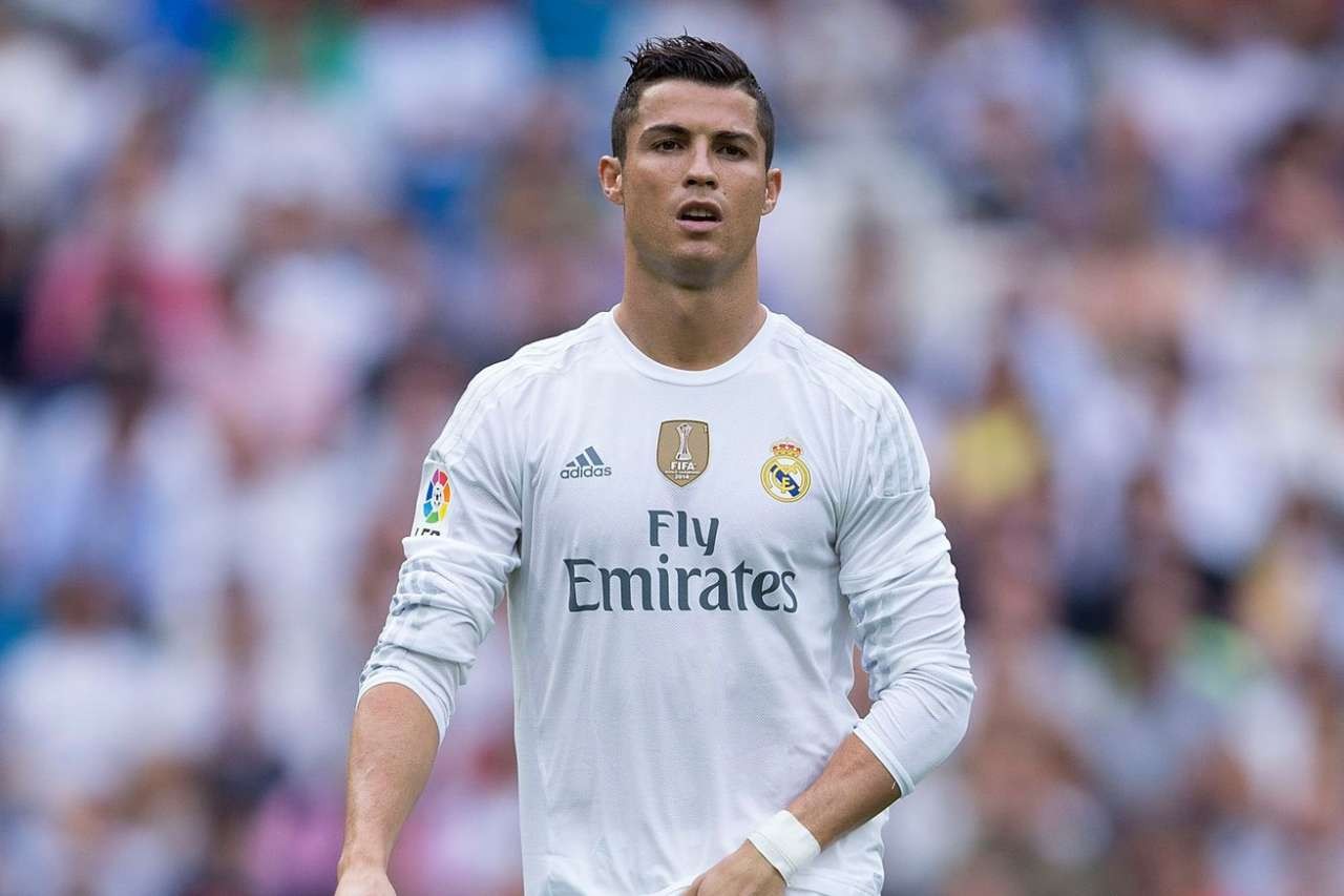 Ronaldo 2017-ci ildə ən çox gəlir əldə edən futbolçu olub
