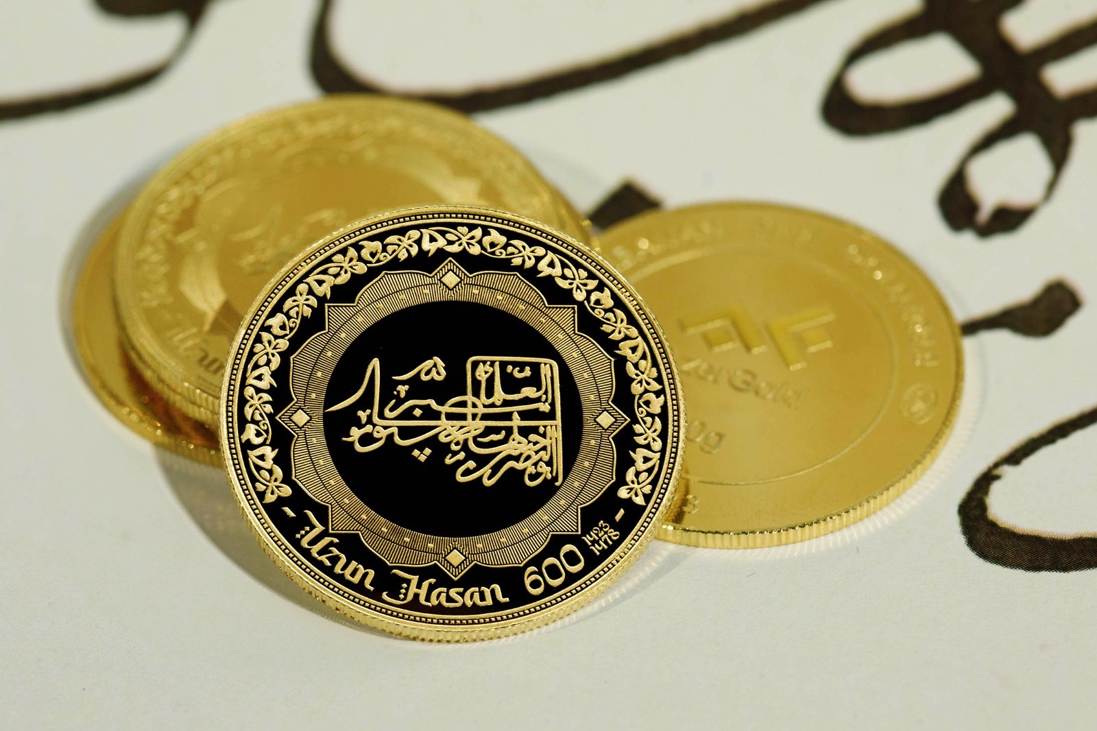 ЗАО «AzerGold» выпустило золотую монету, посвященную 600-летию Узун Гасана
