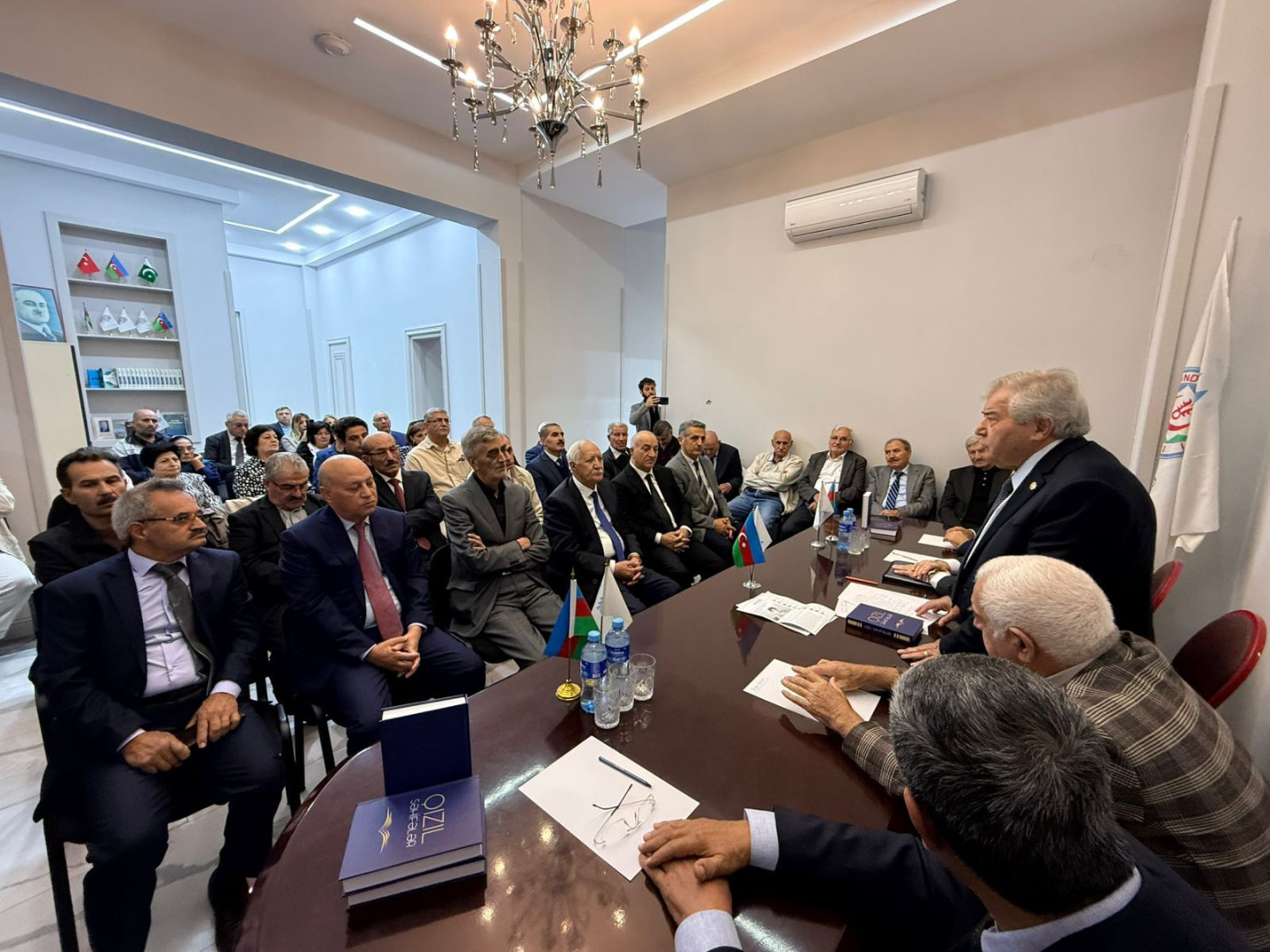 Vətəndaş Həmrəyliyi Partiyasında “Qızıl Səhifələr” kitabının təqdimat mərasimi keçirilib