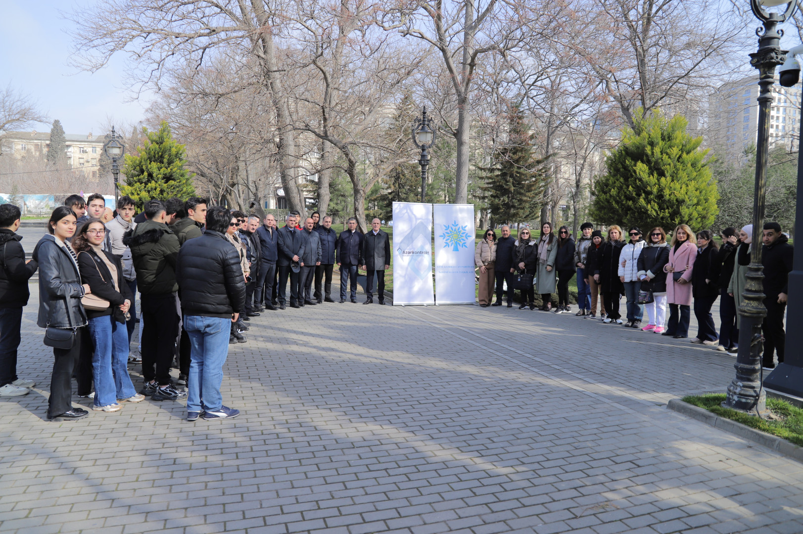 Nəsimi rayonunda 2024-cü ilin "Yaşıl dünya naminə həmrəylik ili" elan edilməsi çərçivəsində COP29-a həsr edilmiş ağacəkmə aksiyası keçirilib