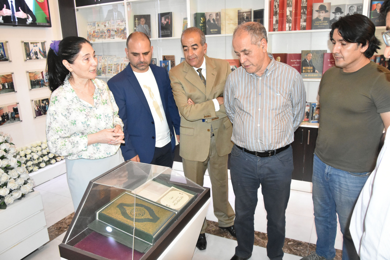Diasporla İş üzrə Dövlət Komitəsinin dəstəyi ilə Azərbaycana səfər edən Mərakeşli jurnalistlər Milli Kitabxananın qonağı olub
