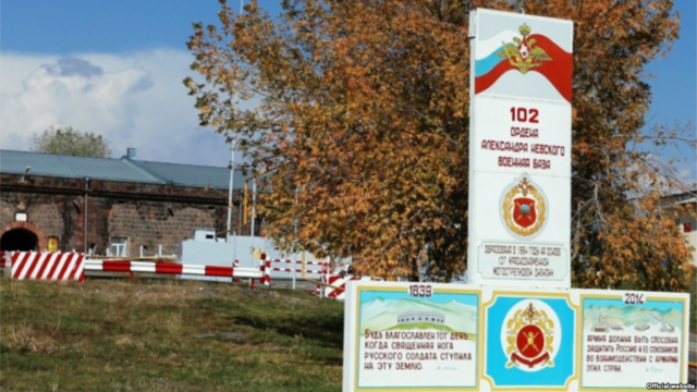 Rusiya Ermənistandakı hərbi bazasını gücləndirir