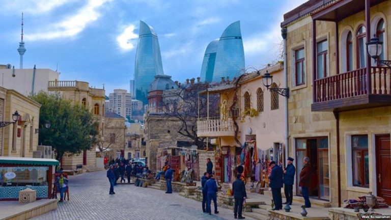 Azərbaycanlılar vətəndən niyə gedir?