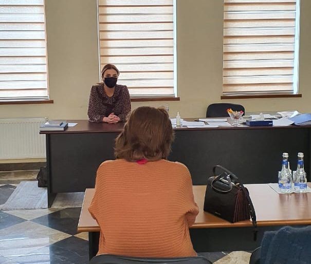 Deputat Könül Nurullayeva vətəndaşları qayğılandıran məsələlərlə maraqlanıb