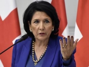 Gürcüstan prezidenti rusca danışmaqdan imtina etdi – “Bu, bizi birləşdirən dil deyil”