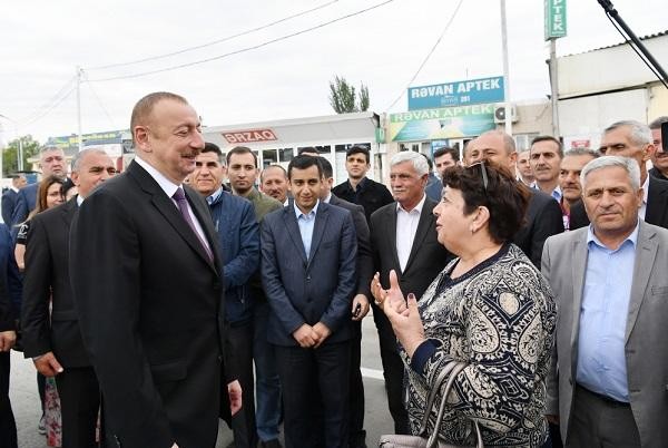 Prezident İlham Əliyev marketə girdi,qiymətlərlə maraqlandı