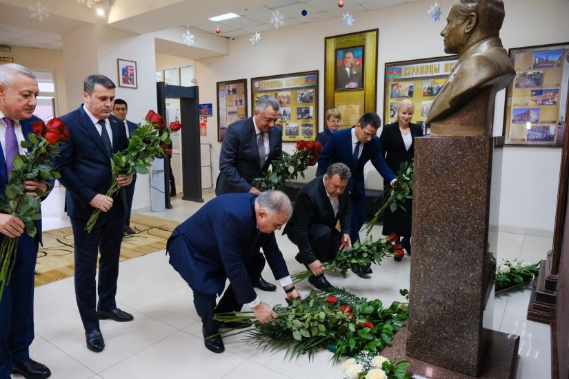 Müasir Azərbaycanın qurucusu, Ümummilli Lider Heydər Əliyevin xatirəsi Həştərxan şəhərində yad edilmişdir