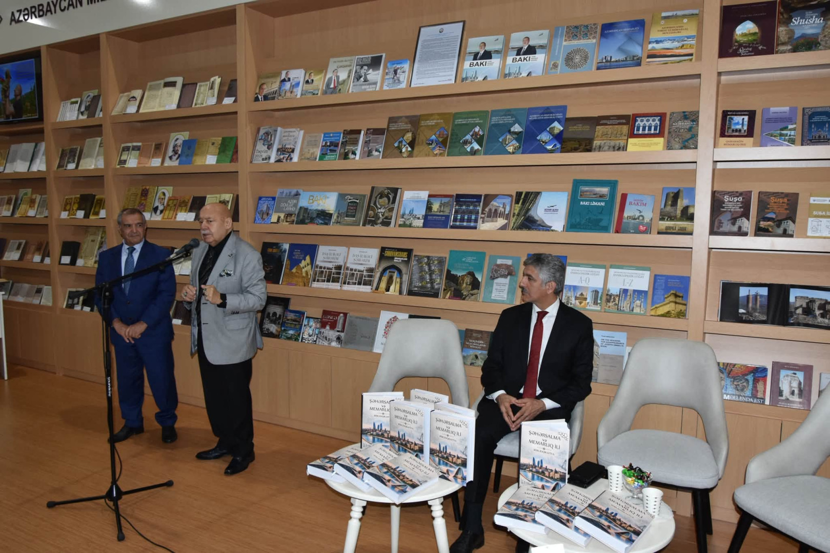 Mədəniyyət Nazirliyi və Milli Kitabxanasının birgə hazırladığı “Şəhərsalma və Memarlıq İli.Biblioqrafiya” kitabının və eyniadlı elektron məlumat bazasının təqdimatı keçirilib