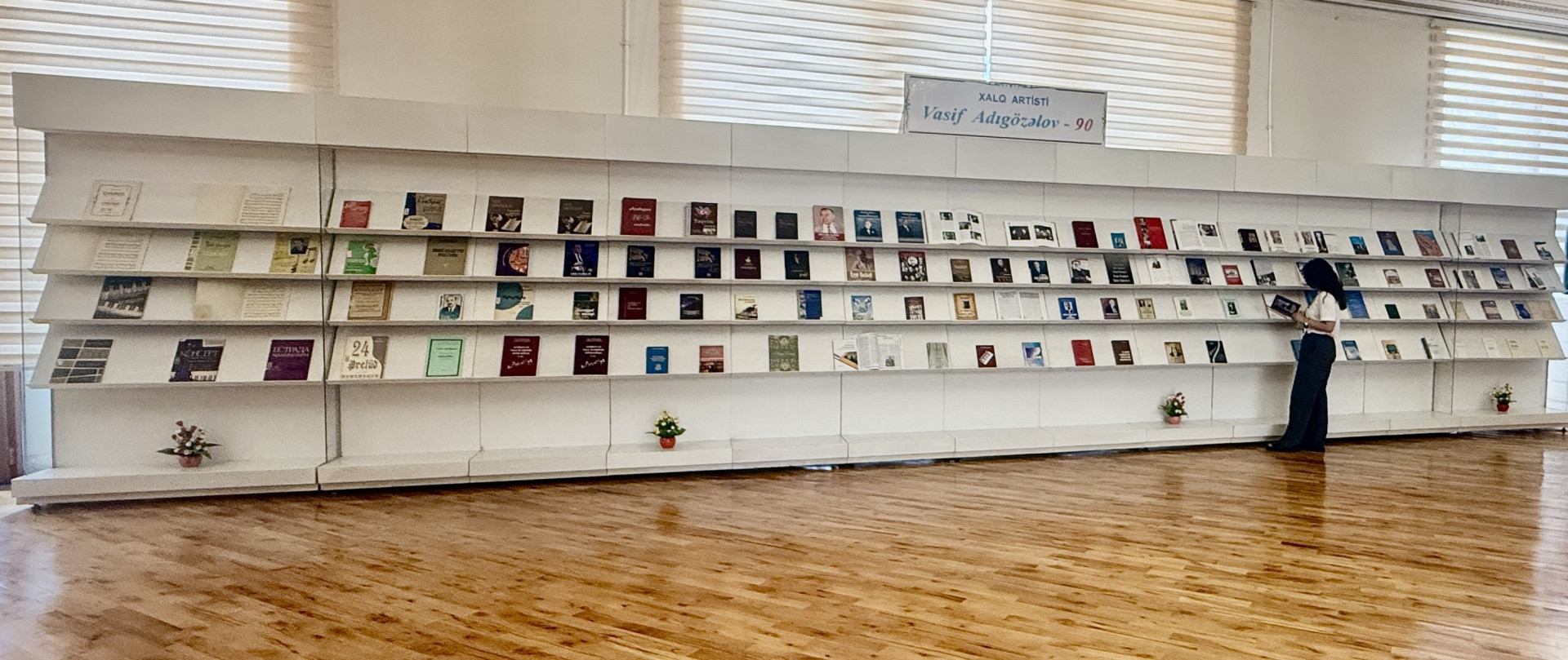 Milli Kitabxanada “Xalq artisti Vasif Adıgözəlov – 90” adlı kitab sərgisi açılıb