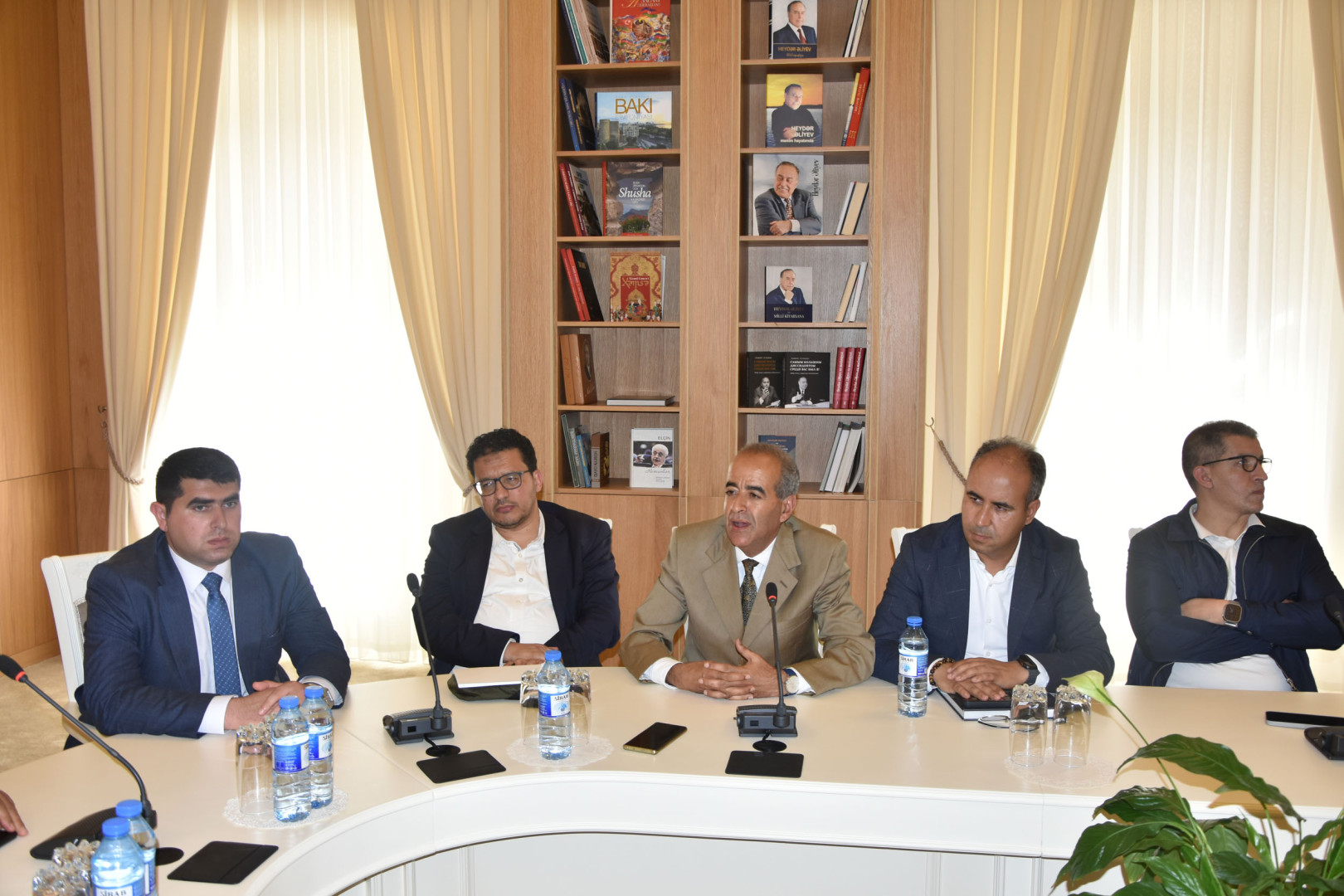 Diasporla İş üzrə Dövlət Komitəsinin dəstəyi ilə Azərbaycana səfər edən Mərakeşli jurnalistlər Milli Kitabxananın qonağı olub